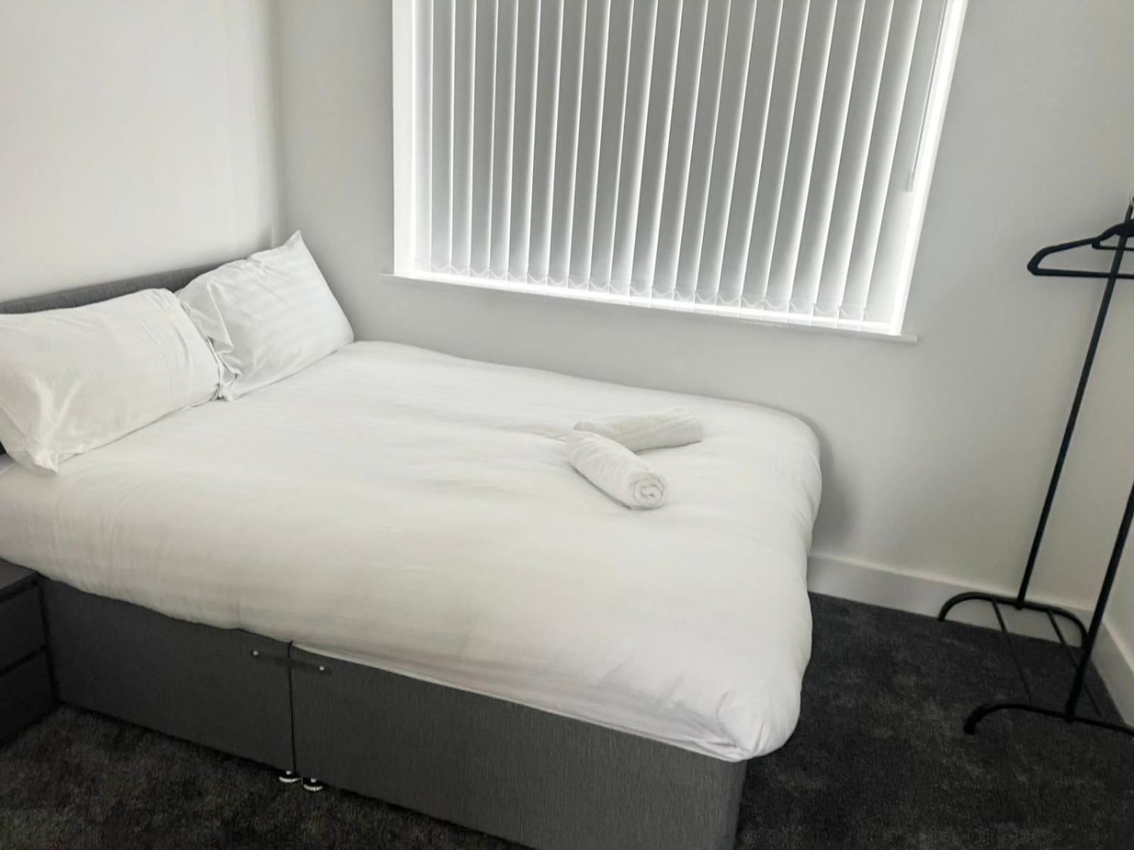 Apartment Spacious 4-bed Semi-detached With Garden *